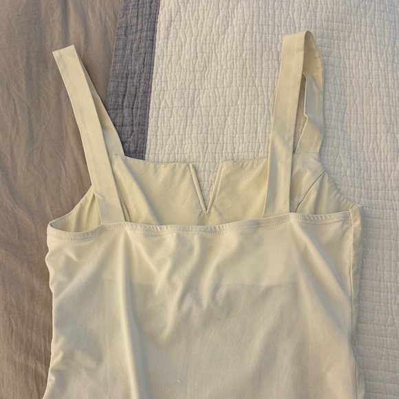 Elegant White Bodysuit - Picture 4 of 5